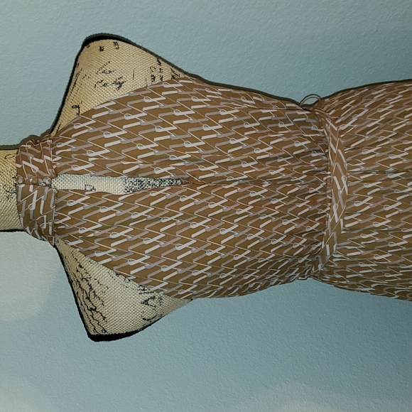 Dress - Picture 2 of 8